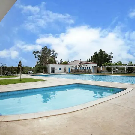 Edificio La Masia * Roses